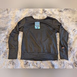 NWT Brooks array long sleeve with open back slit